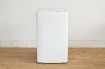 ロゴ無しの白い32型TVなど、ビックカメラ新ブランド「TAG label