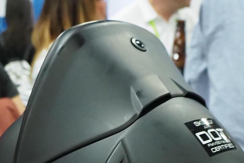 後方にカメラを装備