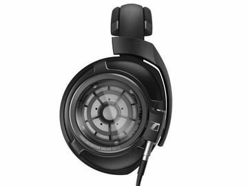 ゼンハイザー、ガラスカバーの密閉ヘッドフォンHD 820。「“開放型が