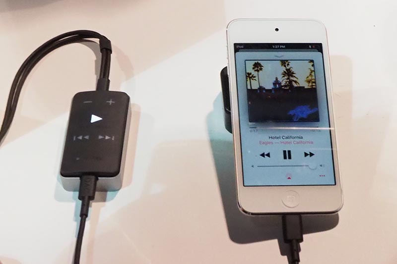 iOS機器にも対応したImpacto universal(右)