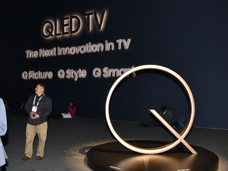 昨年のブース。液晶テレビよりも有機ELテレビよりも優れたテレビとして「QLEDテレビ」をアピール。2016年以降のサムスンブースは「Q」推しのブース展開となった