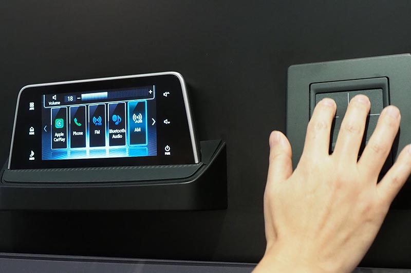 CarPlayと連携するタッチパッドのコントローラ