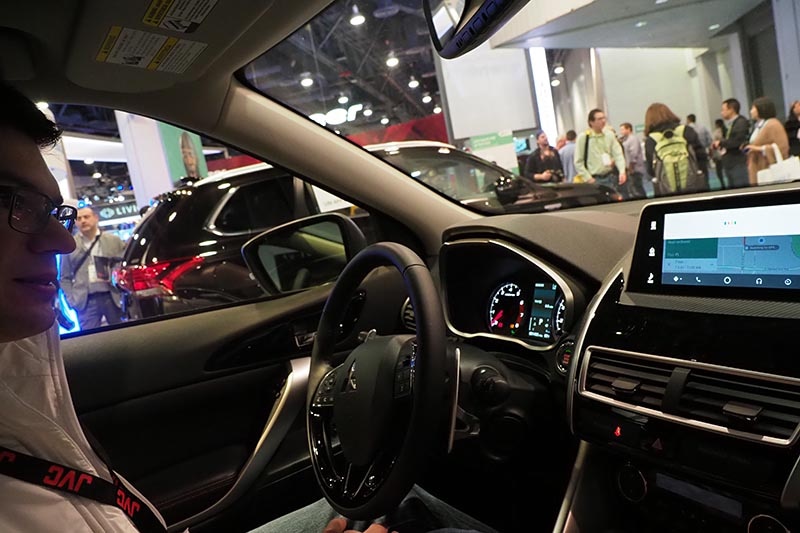 ECLIPSE CROSSのデモカーでGoogleアシスタント連携を体験した