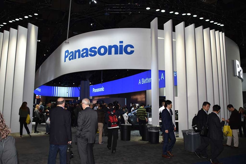 パナソニックブース。初日はなかなか賑わっていた