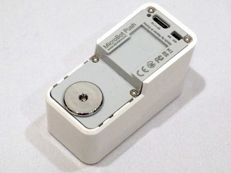 マイクロボットプッシュの充電は底面のMicro USBで行なう