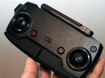 DJI、新ドローン「Mavic Air」日本公開。折りたたみでより小型、追尾