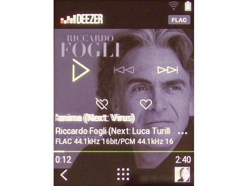 FLAC 44.1kHz/16bitを再生していることがわかる