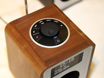 ruarkaudio、AB級アンプ搭載のコンパクトな天然木Bluetooth