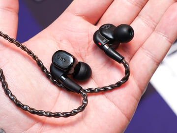 ポタ研にAKG新フラッグシップイヤフォン「N5005」、Lotoo「PAW Gold 2