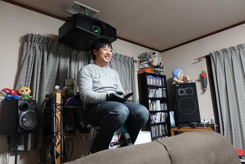 投射映像が正しく出るようにプロジェクタ側の角度調整まで行なってくれた。ここも基本料金に含まれているらしい