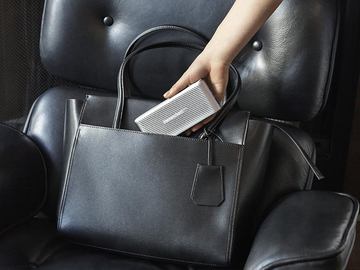 Harman Kardon、モバイルバッテリにもなる薄型Bluetoothスピーカー 