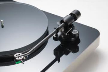 ELAC、90周年レコードプレーヤーの技術を継承した「MIRACORD 70」。24
