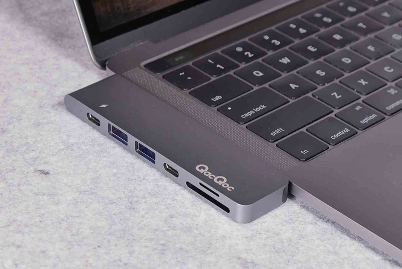 MacBook Proの端子をガッツリ拡張、「QacQoc GN28G」