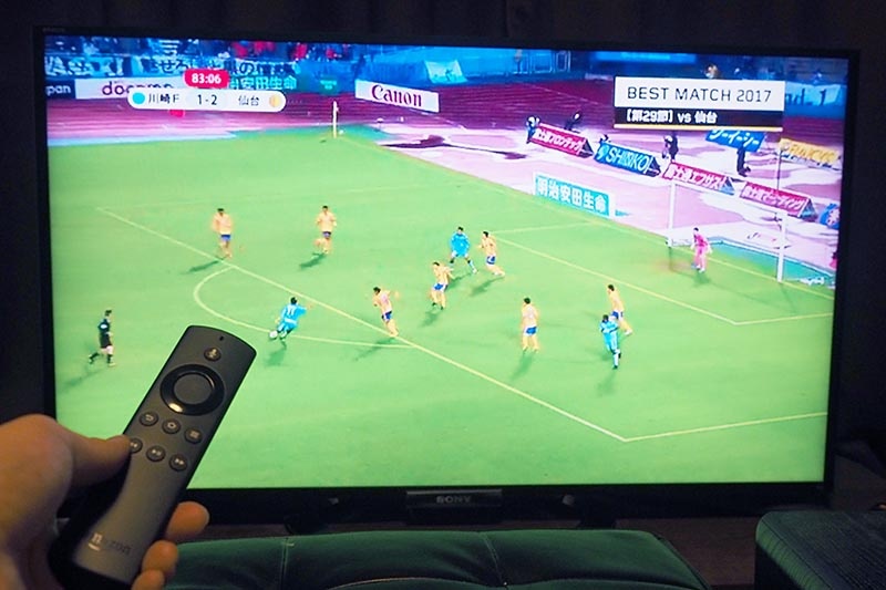 テレビの大画面とリモコン操作でDAZNを楽しむ。写真は'17年のベストマッチの一つ