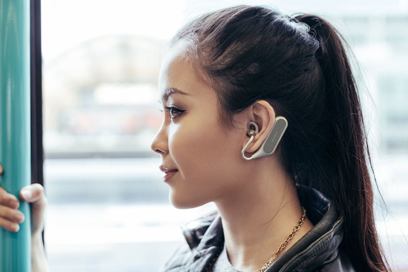 Xperia Ear Duoの使用イメージ