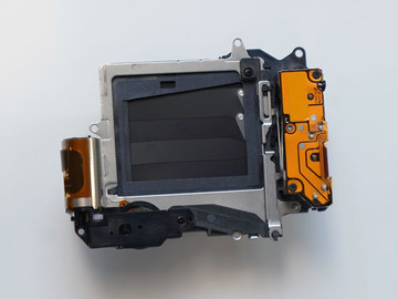 ソニー、4K/HDR対応「α7 III」。「フルサイズミラーレスの新ベーシック