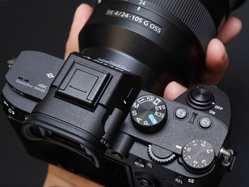 ソニー、4K/HDR対応「α7 III」。「フルサイズミラーレスの新ベーシック