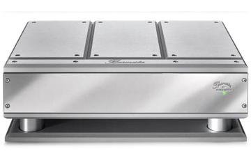 ブルメスター、電源別筐体で600万円のリファレンスプリアンプ「077 +