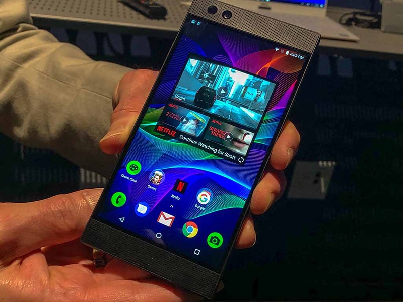 海外では発売中の「Razer Phone」。ゲーミングPCやゲーム用マウスなどでお馴染みのRazerが開発した「ゲーマー向けスマホ」。4K＋HDR対応で、かつ120Hzのディスプレイを採用している