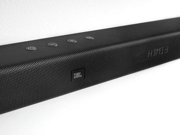 JBL、人の声がクリアな6万円の3.1chサウンドバー。無線