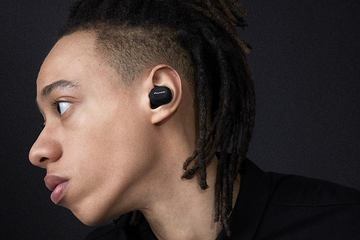 パイオニア、約15,000円の左右分離イヤフォン「C8」。耳奥に収まり迫力