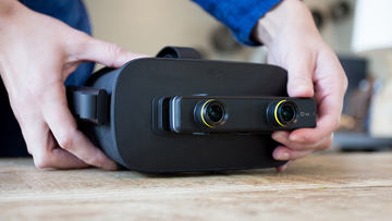 HTC VIVEやOculus Riftに装着して2.2Kで3Dマッピングするカメラ