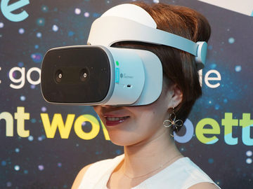 Lenovo、単体で動作するDayDream対応HMD「Mirage Solo」。約51,200円 