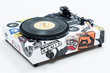 世界初、組み立てるDIYレコードプレーヤー「SPINBOX