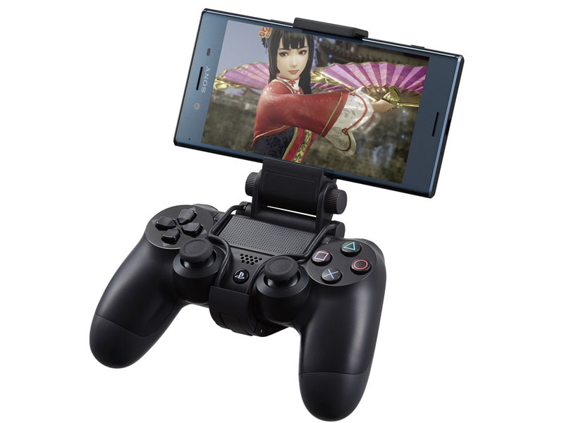 「X mount」にXperiaとDUALSHOCK4を取り付けたところ<br>(C)コーエーテクモゲームス All Rights Reserved.