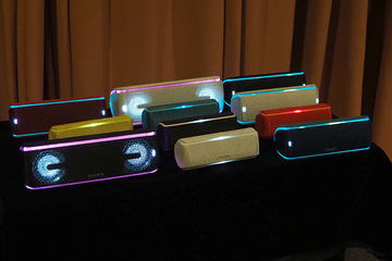 光って叩けるソニー重低音スピーカー「EXTRA BASS」。海でも使える迫力