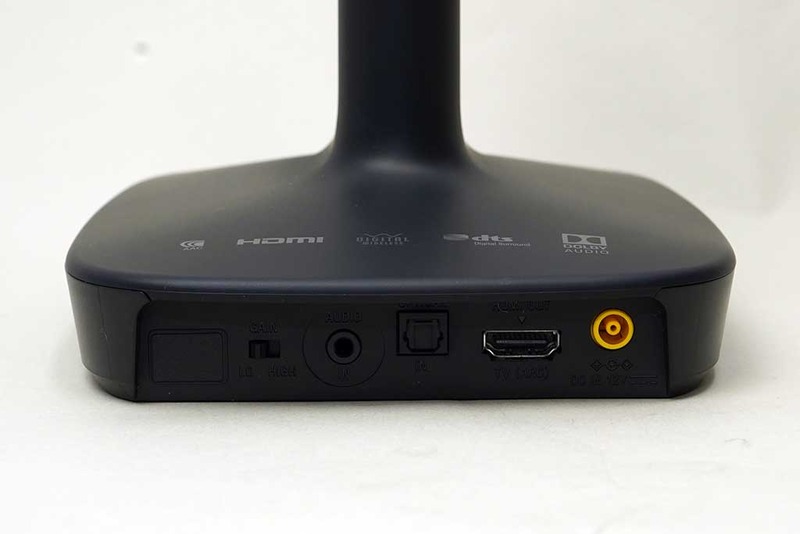 トランスミッターの背面。入力端子はアナログ音声、光デジタル音声、HDMI(ARC)の3系統。ゲイン切り替え(ハイ/ロー)、電源アダプター端子もある