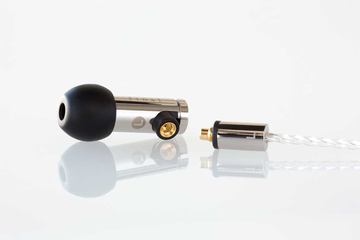 final E5000付属のケーブルとケースのみ（注、本体はありません） final E5000 FI-E5DSSD 価格比較 - 価格.com