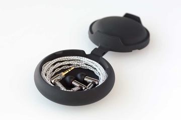 final E5000 本体ジャンク扱い、ケーブル新品 final E5000 本体ジャンク扱い、ケーブル新品 E5000｜final-イヤホン