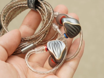 FiiO、新世代プレーヤー「M7」、ポタアン「Q5」披露。BTケーブルの価格
