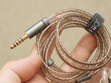 FiiO、新世代プレーヤー「M7」、ポタアン「Q5」披露。BTケーブルの価格
