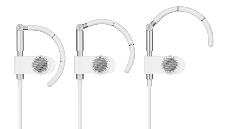 イヤーフックの向きを調整して耳へのフィット感を高められる