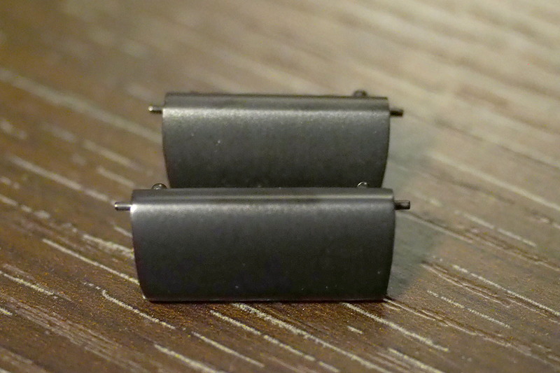 上が別途購入した20mmエンドピース。下は本体付属の22mm