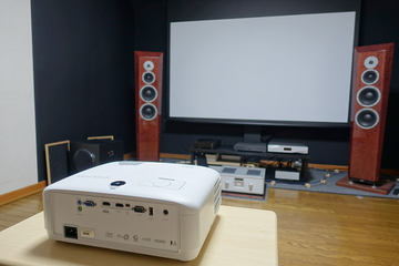 4K/HDRプロジェクタが14万円以下。ViewSonic「PX727-4K」で映画&ゲーム