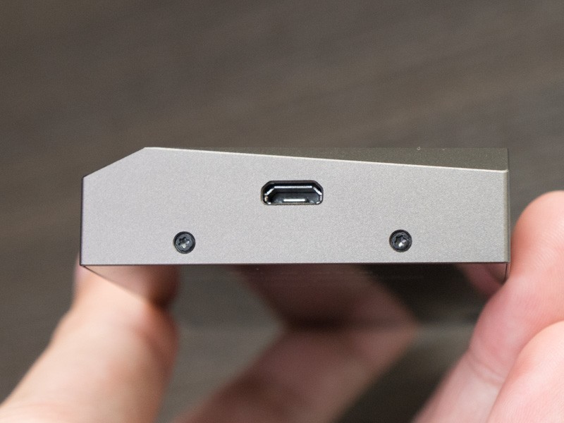 底面にUSB microB端子