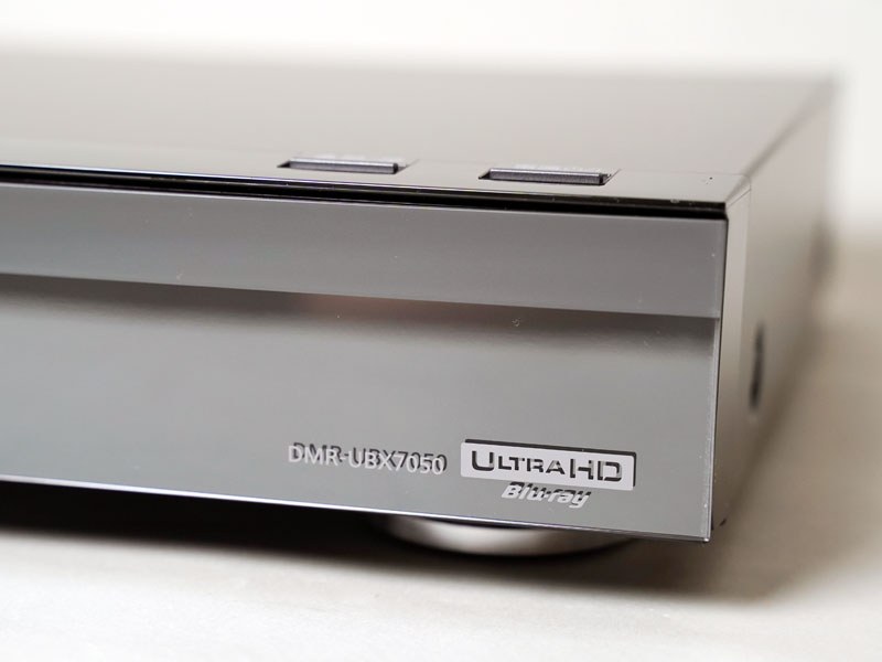 フロントパネルのスモークラインがアクセント