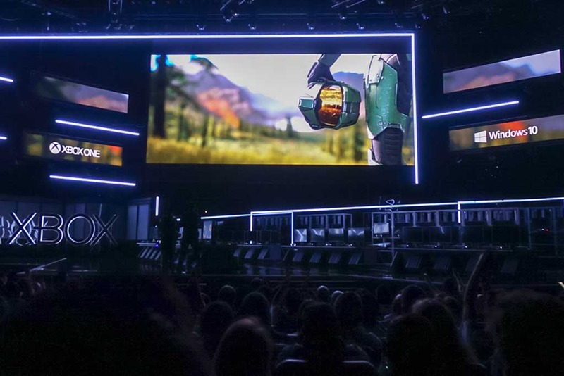 ヒットゲーム「HALO」の新作「HALO INFINITE」が登場。主人公のマスター・チーフの姿が見えた瞬間に、会場は大盛り上がり