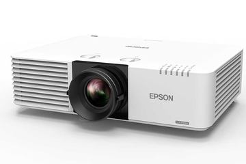 エプソン初のネイティブ4Kプロジェクタ「EB-L12000Q」 - AV Watch