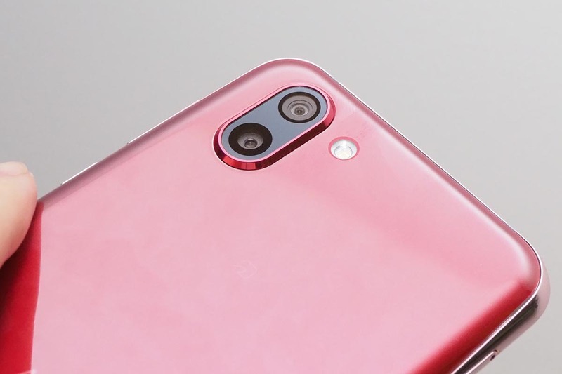 動画用、静止画用のアウトカメラを装備