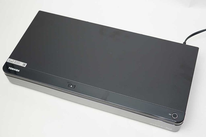 DBR-M4008は天面に電源ボタン・ディスク開閉ボタンがある