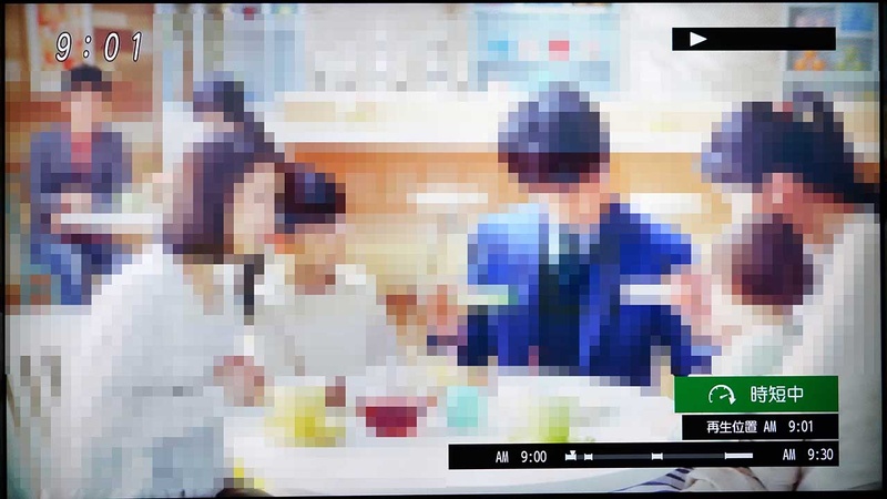 「らく早見」でチャプタースキップが自動で行われているところ。無音になり、画面右下に「時短中」と表示しながら、該当部分を早送りする。早送りされる部分はプログレスバーを見ても分かる、