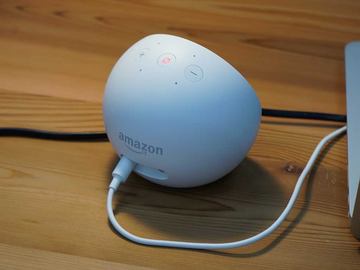 丸いディスプレイのスマートスピーカー「Amazon Echo Spot」発売