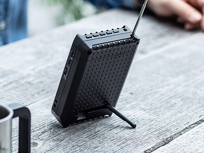 自立させて、手で持たずにテレビが楽しめる