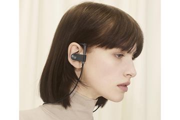 Bang & Olufsen Earset ブラック B&O Play、アイコニックデザイン採用の耳掛け型ワイヤレスイヤホン