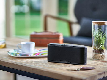 オーテク、SOLID BASS初のBluetoothスピーカー。重低音を拡散、IPX5