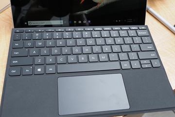 10型で約6.5万円の「Surface Go」8月28日発売。最薄最軽量、USB-Cで4K